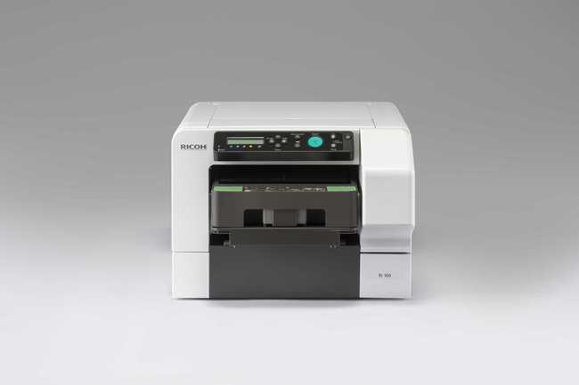 Ricoh bringt neuen Textildirektdrucker Ri 100 auf den Markt 